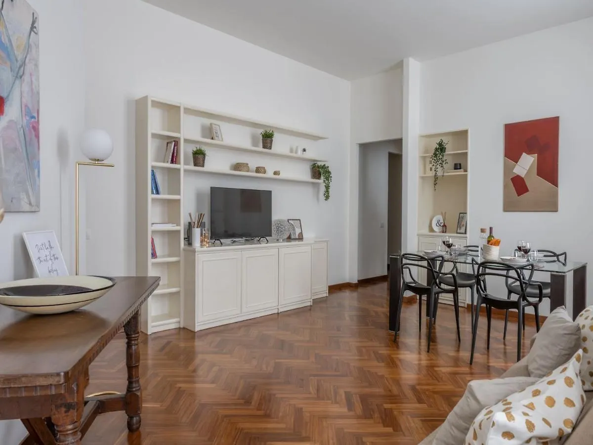 The Best Rent - Gorgeous Two-Bedroom Apartment In Porta Nuova District Milan