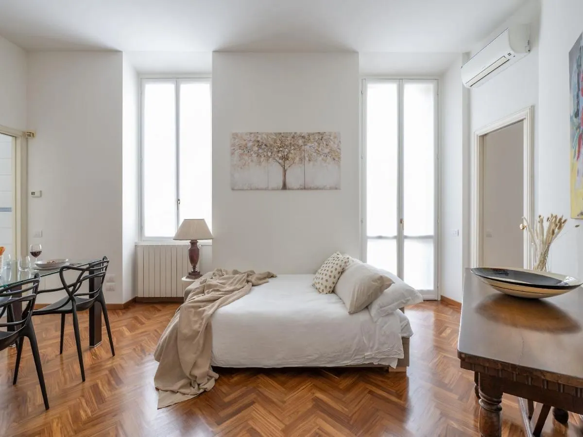 The Best Rent - Gorgeous Two-Bedroom Apartment In Porta Nuova District Milan Italy