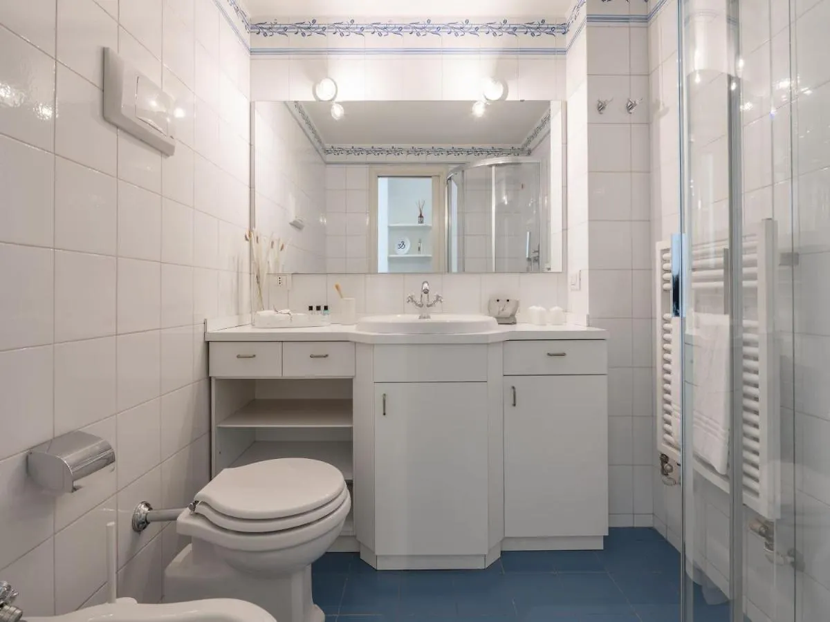 The Best Rent - Gorgeous Two-Bedroom Apartment In Porta Nuova District Milan