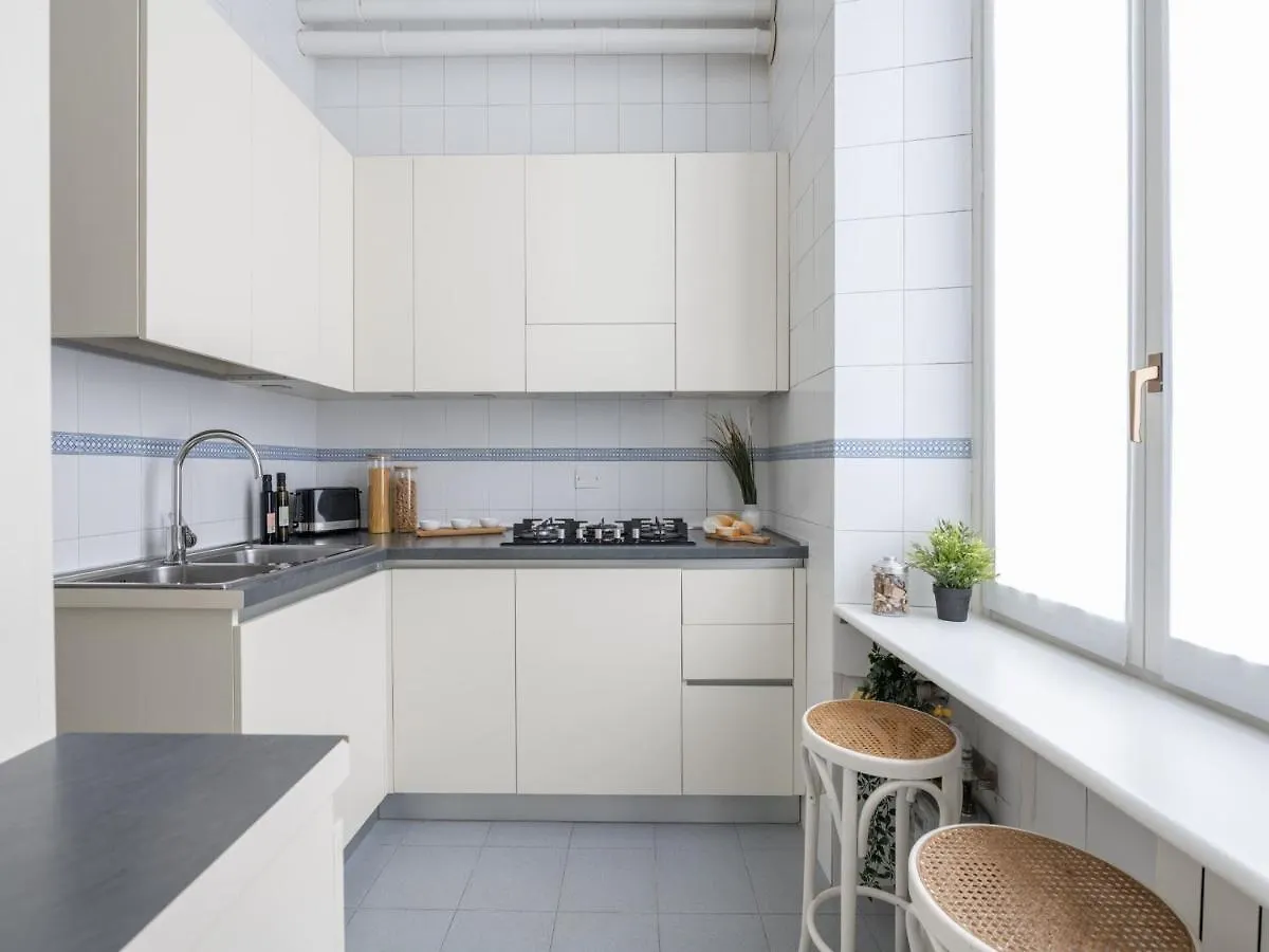 The Best Rent - Gorgeous Two-Bedroom Apartment In Porta Nuova District Milan