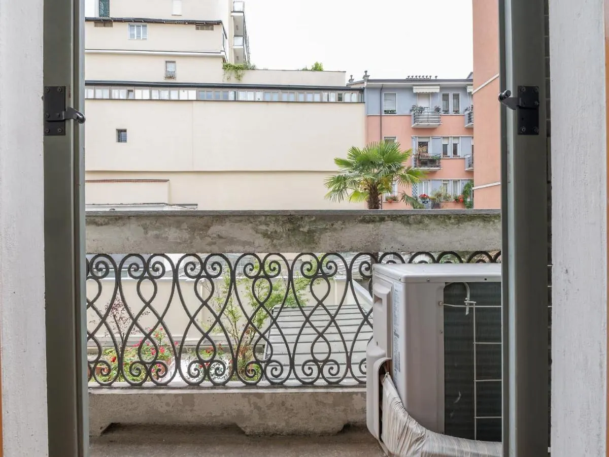 The Best Rent - Gorgeous Two-Bedroom Apartment In Porta Nuova District Milan